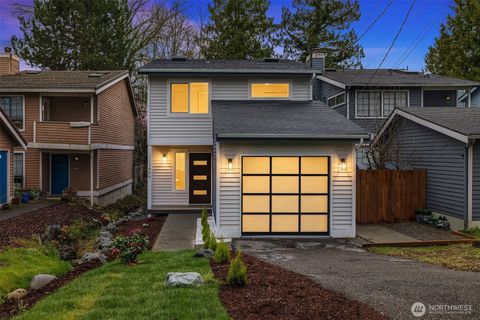 Photo of 1039 NE 113th Street, Seattle, WA 98125 (MLS # 2494114)