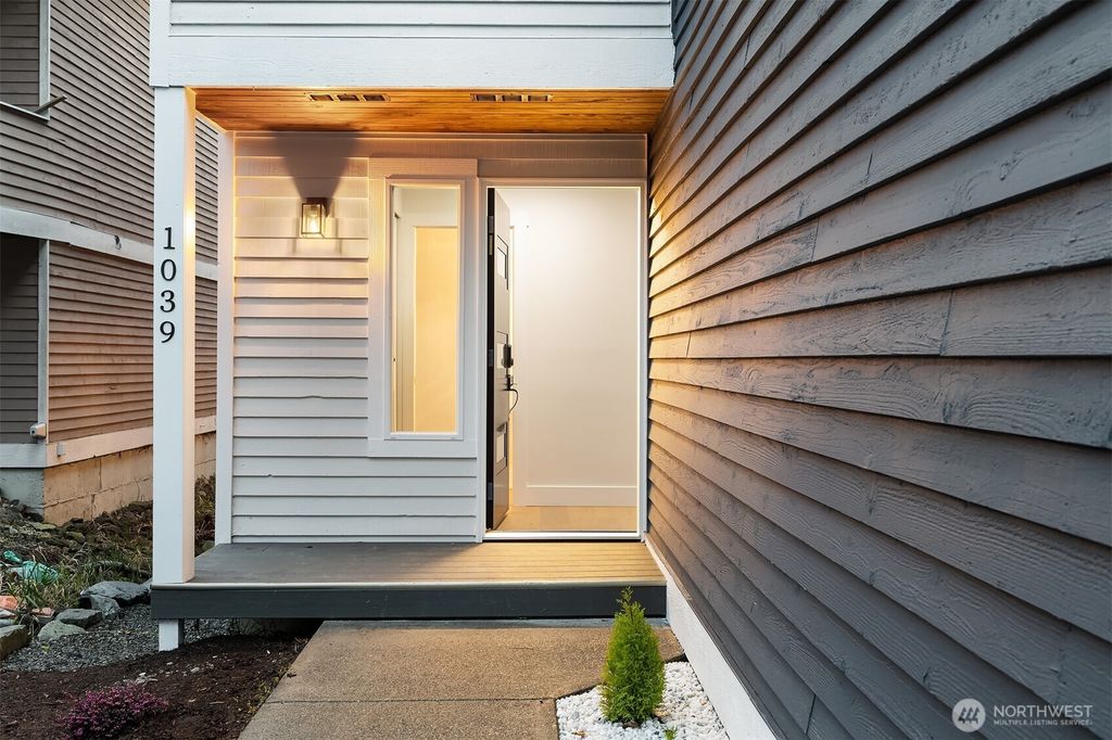 Photo of 1039 NE 113th Street, Seattle, WA 98125 (MLS # 2494114)