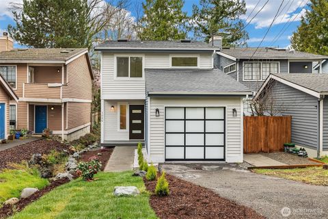 Photo of 1039 NE 113th Street, Seattle, WA 98125 (MLS # 2494114)