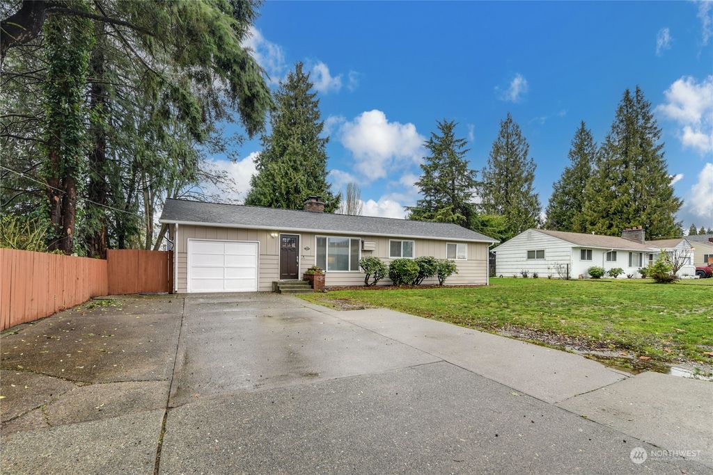 Photo of 15247 32nd Ave Ave S, SeaTac, WA 98188 (MLS # 2183994)