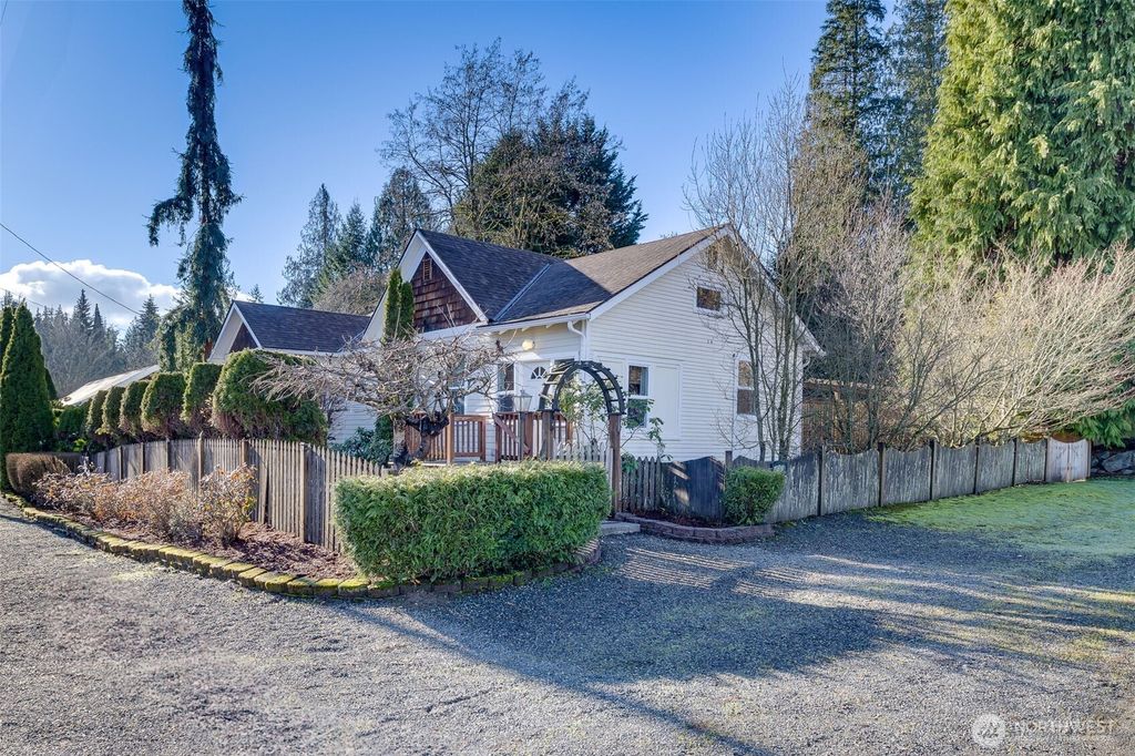 Photo of 402 W Galena Street, Granite Falls, WA 98252 (MLS # 2469830)
