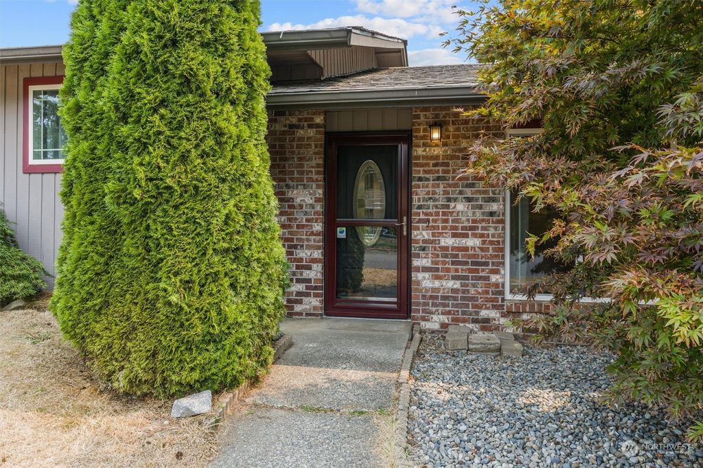 Photo of 13529 51st Drive SE, Everett, WA 98208 (MLS # 2153820)