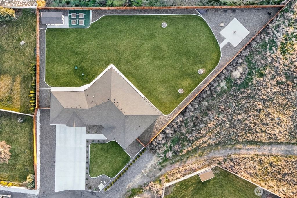 Photo of 2054 Road H.2 NE, Moses Lake, WA 98837 (MLS # 2489018)