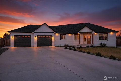 Photo of 2054 Road H.2 NE, Moses Lake, WA 98837 (MLS # 2489018)