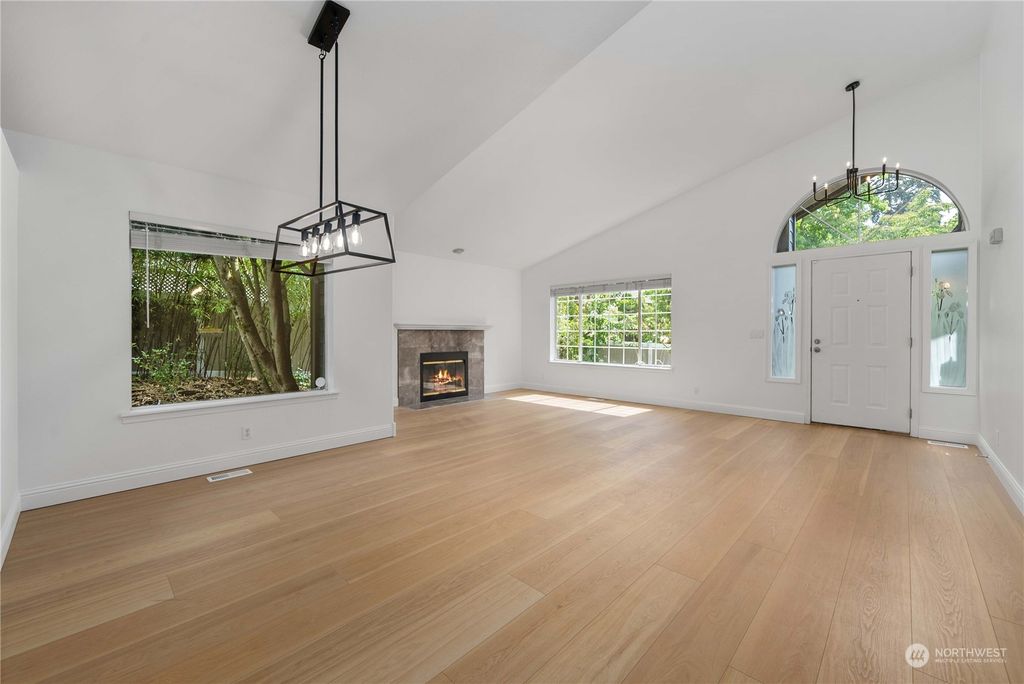 Photo of 13022 NE 98th Place, Kirkland, WA 98033 (MLS # 2284873)