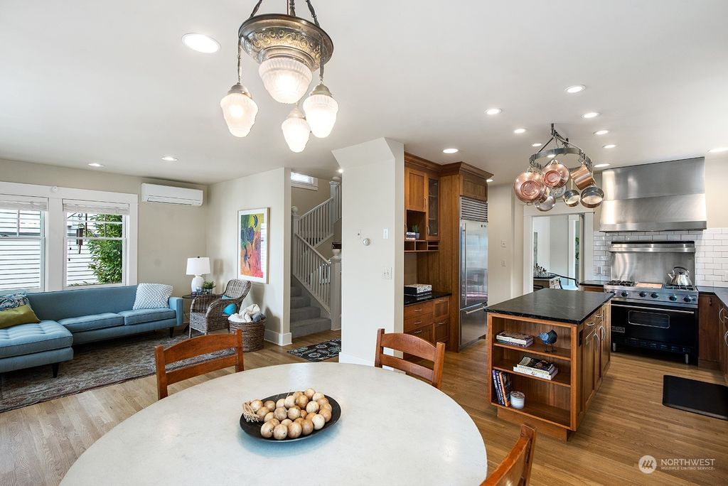 Photo of 2611 Franklin Avenue E, Seattle, WA 98102 (MLS # 2163816)