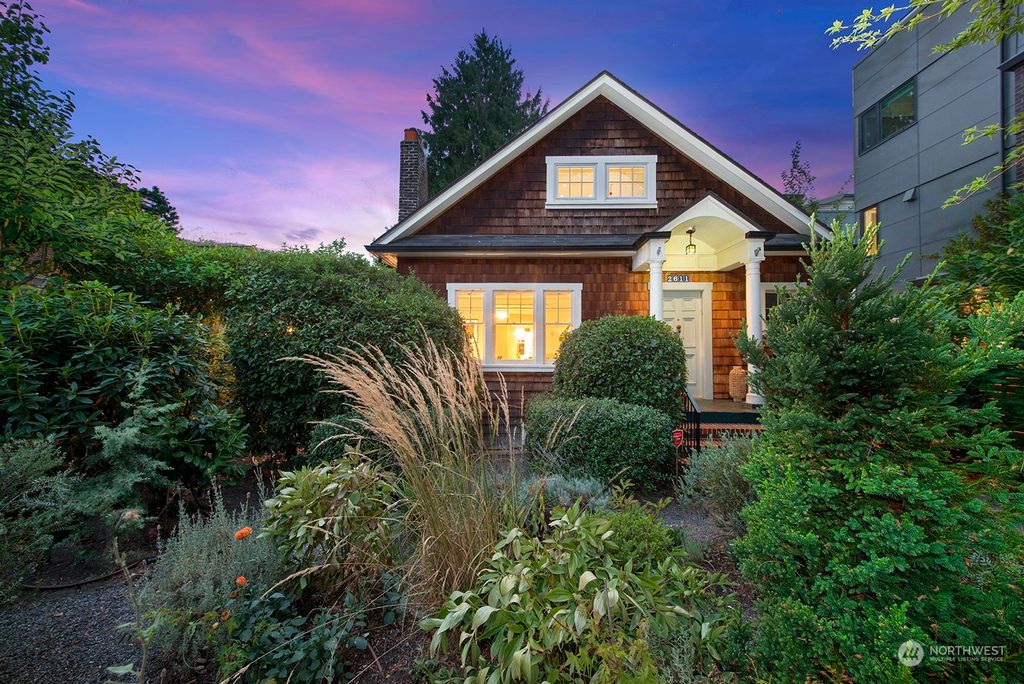 Photo of 2611 Franklin Avenue E, Seattle, WA 98102 (MLS # 2163816)