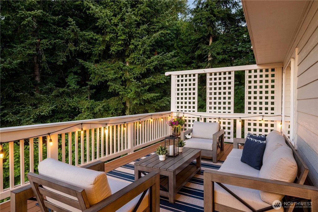 Photo of 16690 SE 56th Place, Bellevue, WA 98006 (MLS # 2408634)