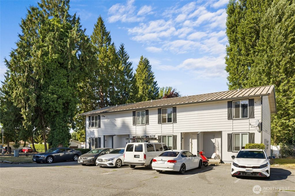 Photo of 421 37th Street SE, Auburn, WA 98002 (MLS # 2436604)