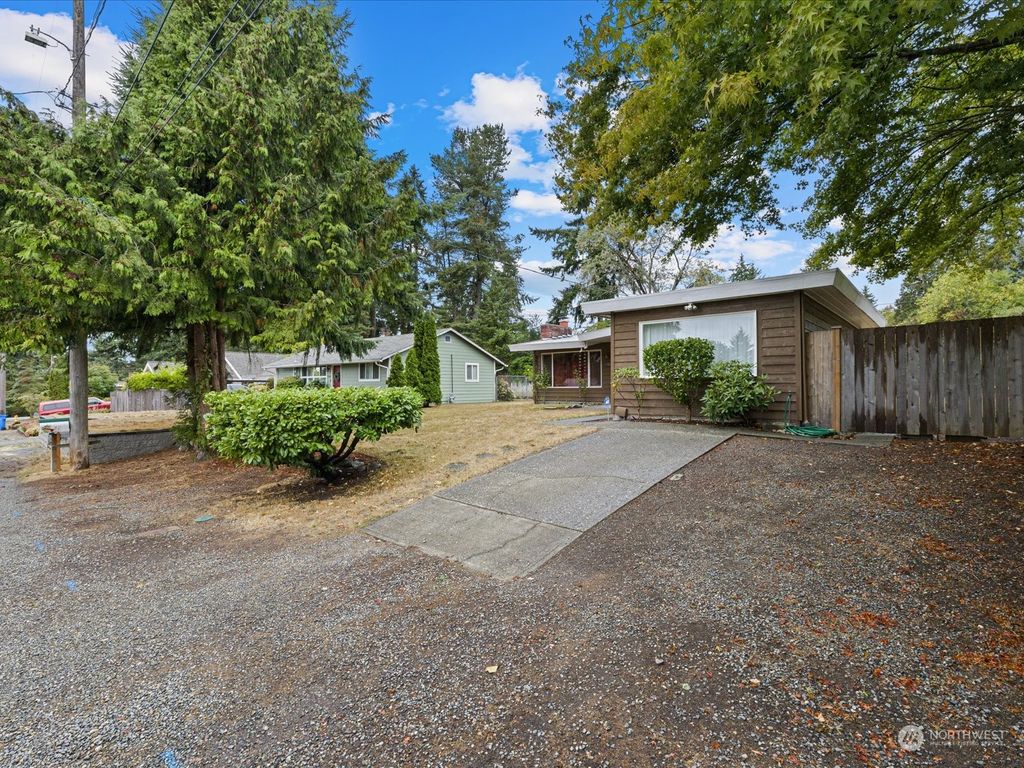 Photo of 324 NE 157th Street, Shoreline, WA 98155 (MLS # 2164831)