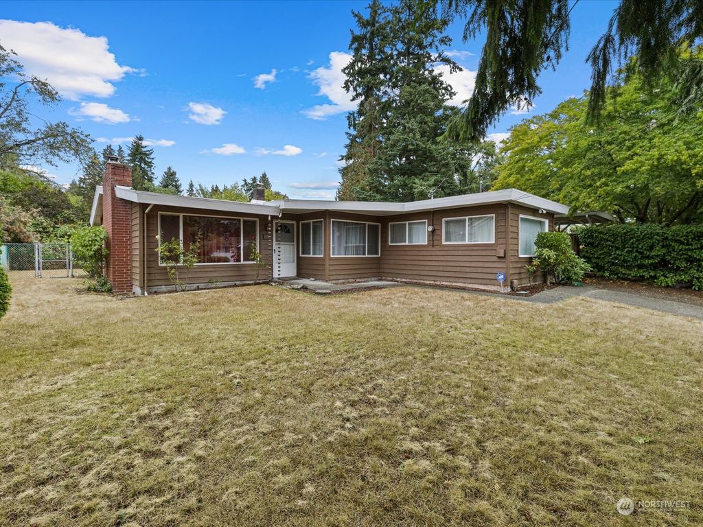 Photo of 324 NE 157th Street, Shoreline, WA 98155 (MLS # 2164831)