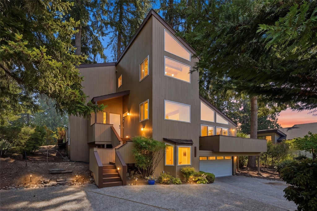 Photo of 24322 135th Avenue SE, Kent, WA 98042 (MLS # 2599320)