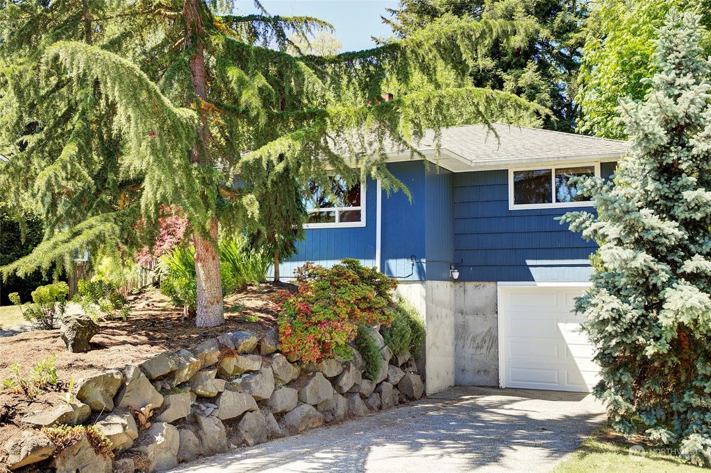 Photo of 14025 26th Avenue NE, Seattle, WA 98125 (MLS # 2077127)