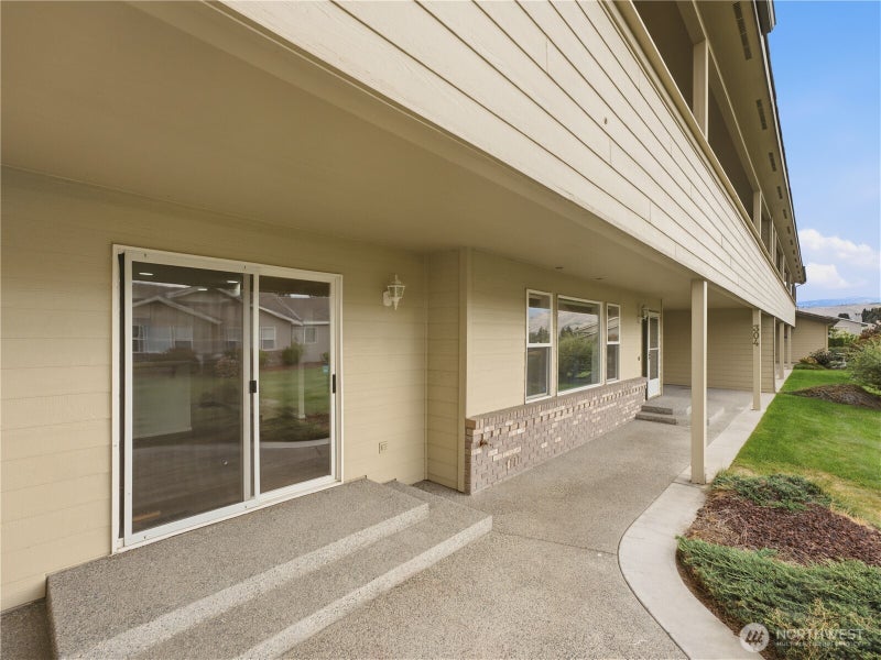1380 Eastmont Avenue 304