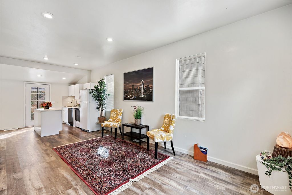 Photo of 1521 E Spruce Street, Seattle, WA 98122 (MLS # 2494511)