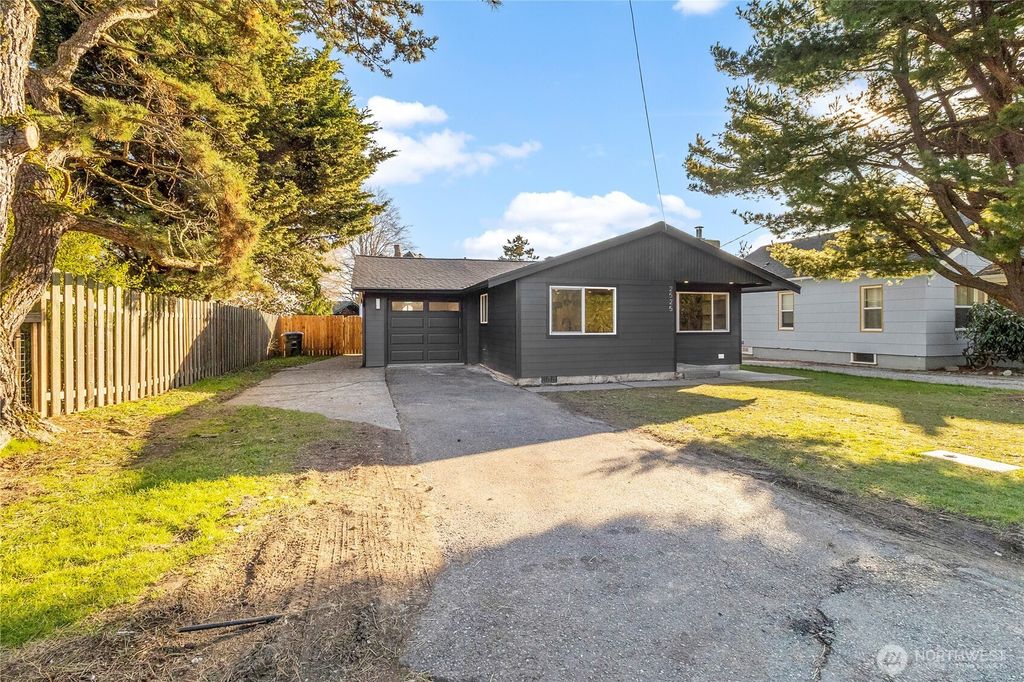 Photo of 2525 Monroe Street, Bellingham, WA 98225 (MLS # 2527530)