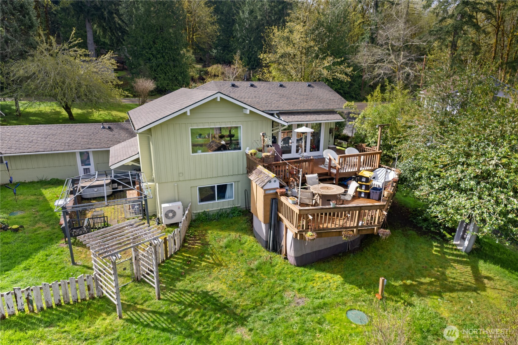 401 Summit Lake Shore Road NW