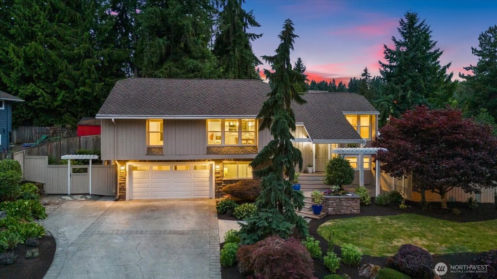 Photo of 7525 144th Avenue NE, Redmond, WA 98052 (MLS # 2406017)