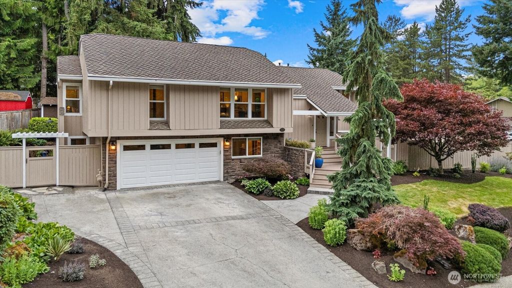 Photo of 7525 144th Avenue NE, Redmond, WA 98052 (MLS # 2406017)