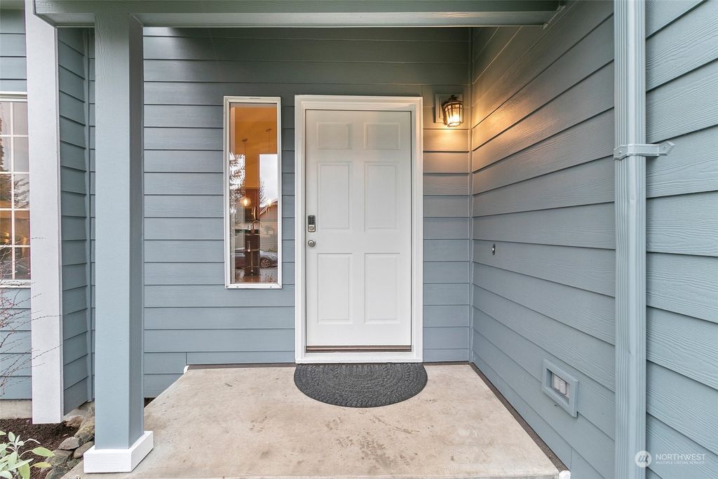 Photo of 14059 SE 159th Place, Renton, WA 98058 (MLS # 2187704)