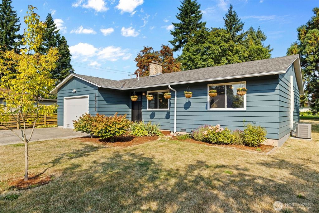 Photo of 16014 16th Avenue SW, Burien, WA 98166 (MLS # 2428372)