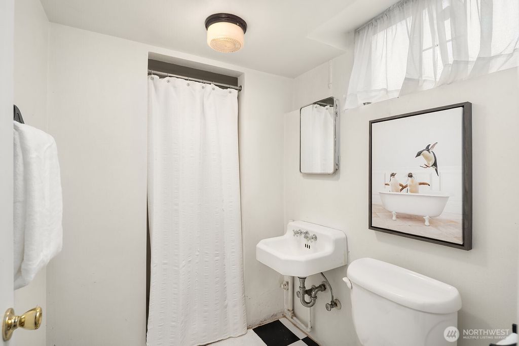 listing image 9367655084335086335