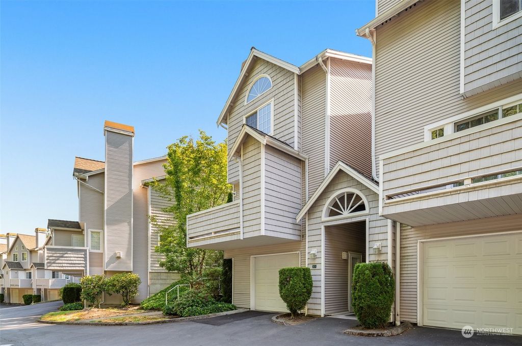 Photo of 601 12th Avenue NW #E1, Issaquah, WA 98027 (MLS # 2271732)