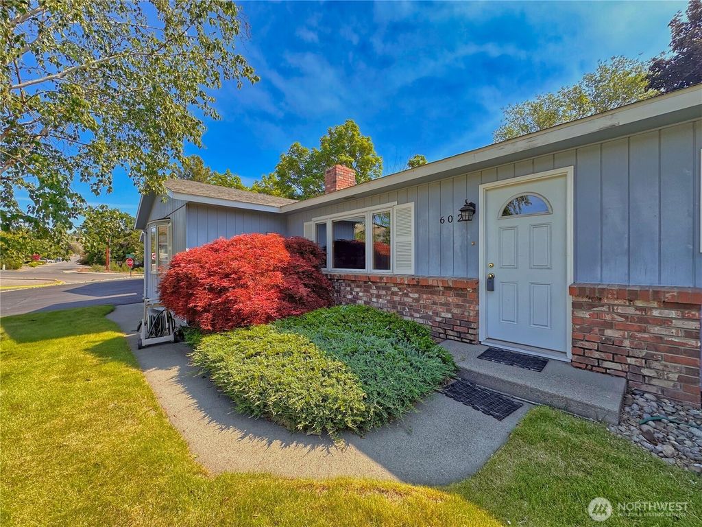 Photo of 602 Ironwood Street, Omak, WA 98841 (MLS # 2527417)