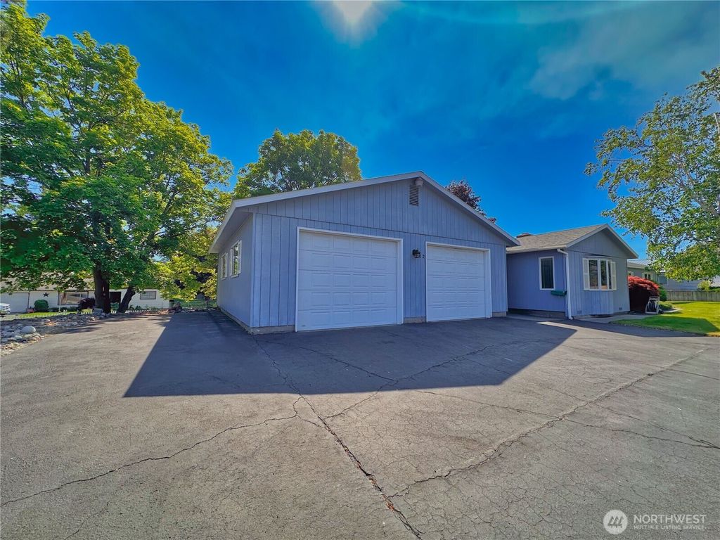 Photo of 602 Ironwood Street, Omak, WA 98841 (MLS # 2527417)