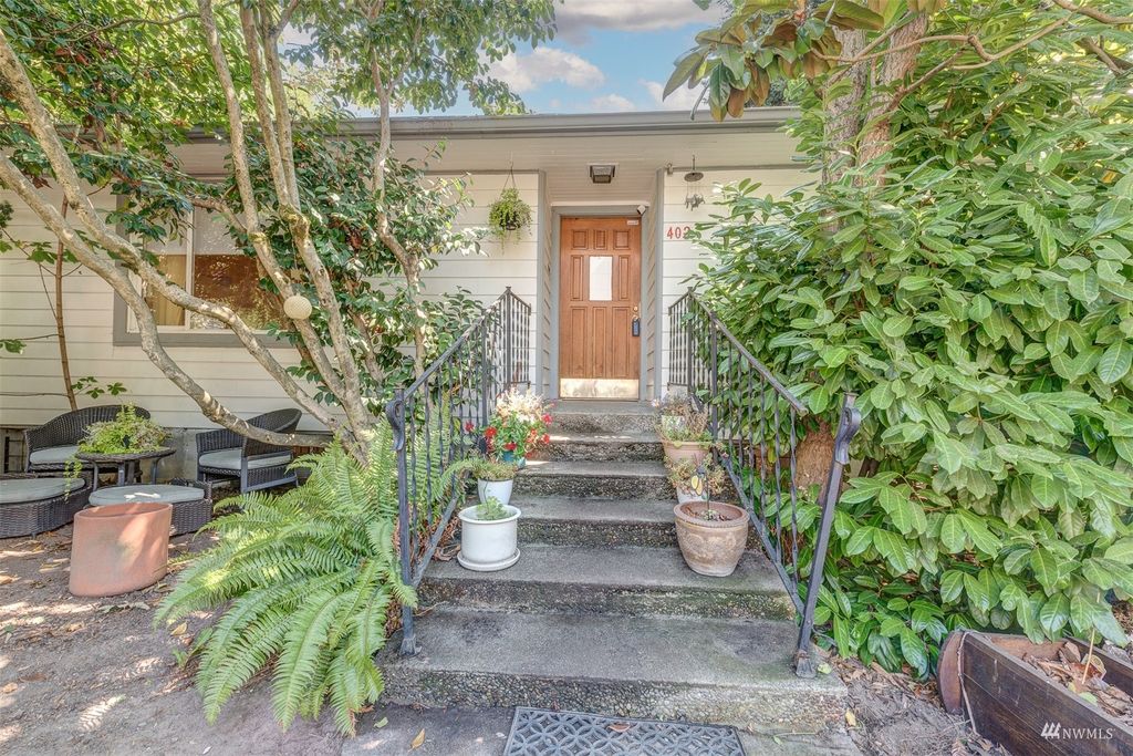 Photo of 402 11th Avenue, Seattle, WA 98122 (MLS # 1989170)