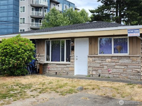 856 Harrington Avenue NE Renton WA 98056