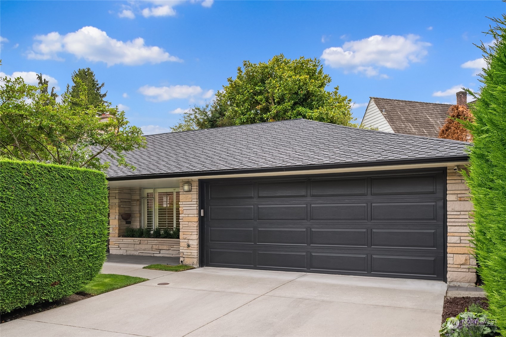 1927 Blenheim Drive E