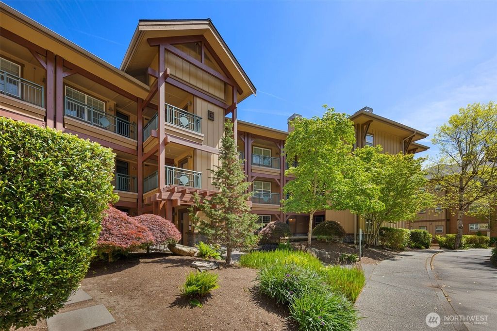 Photo of 1000 Cabin Creek Lane SW #C204, Issaquah, WA 98027 (MLS # 2374549)