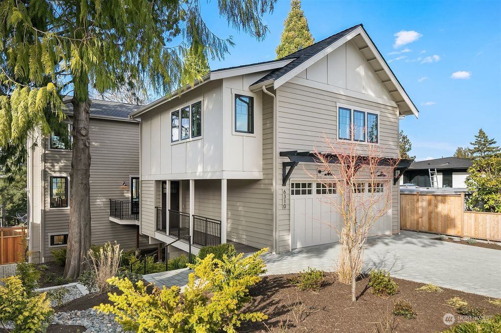 Photo of 6310 NE 60th Street, Seattle, WA 98115 (MLS # 2047247)