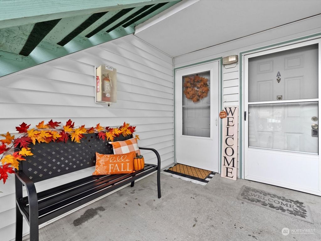 Photo of 2011 SW 318th Place #6B, Federal Way, WA 98023 (MLS # 2012146)