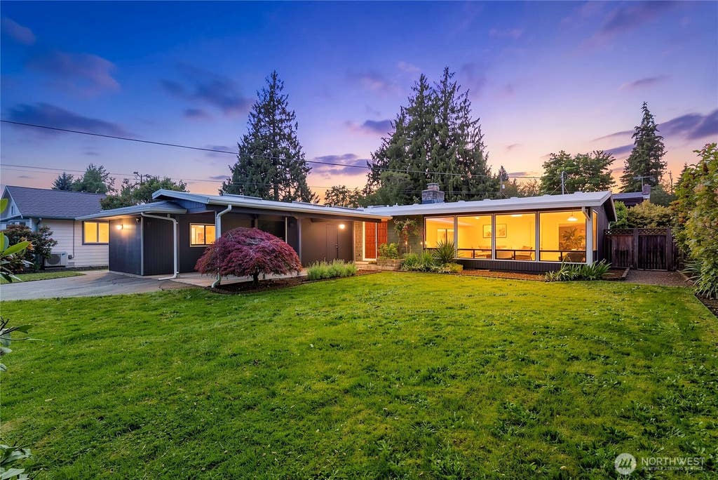 Photo of 4215 189th Place SW, Lynnwood, WA 98036 (MLS # 2535355)