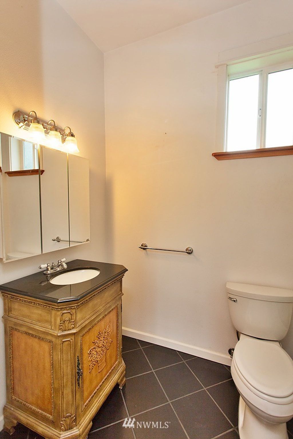 listing image 9366063022846964981