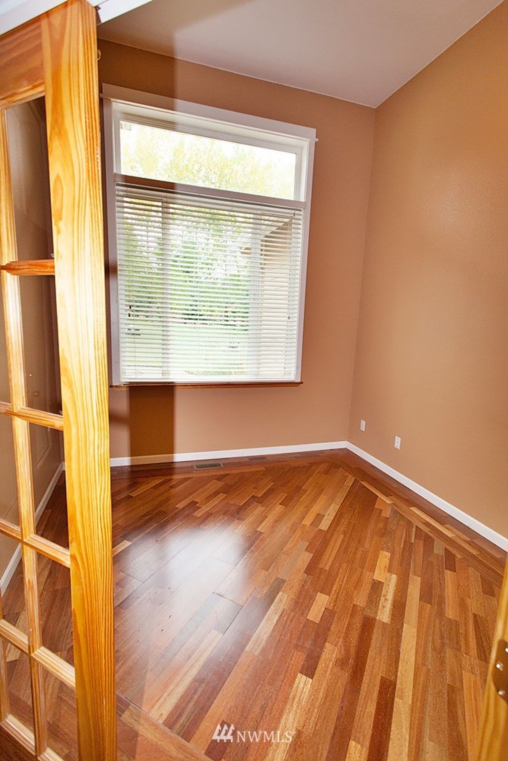 listing image 9362446054530312970