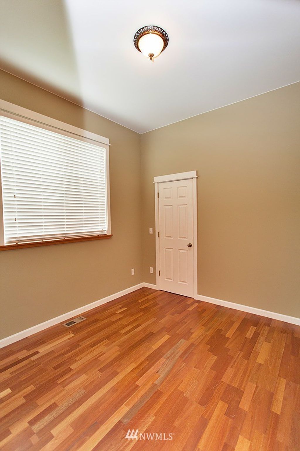 listing image 9369729229658901581