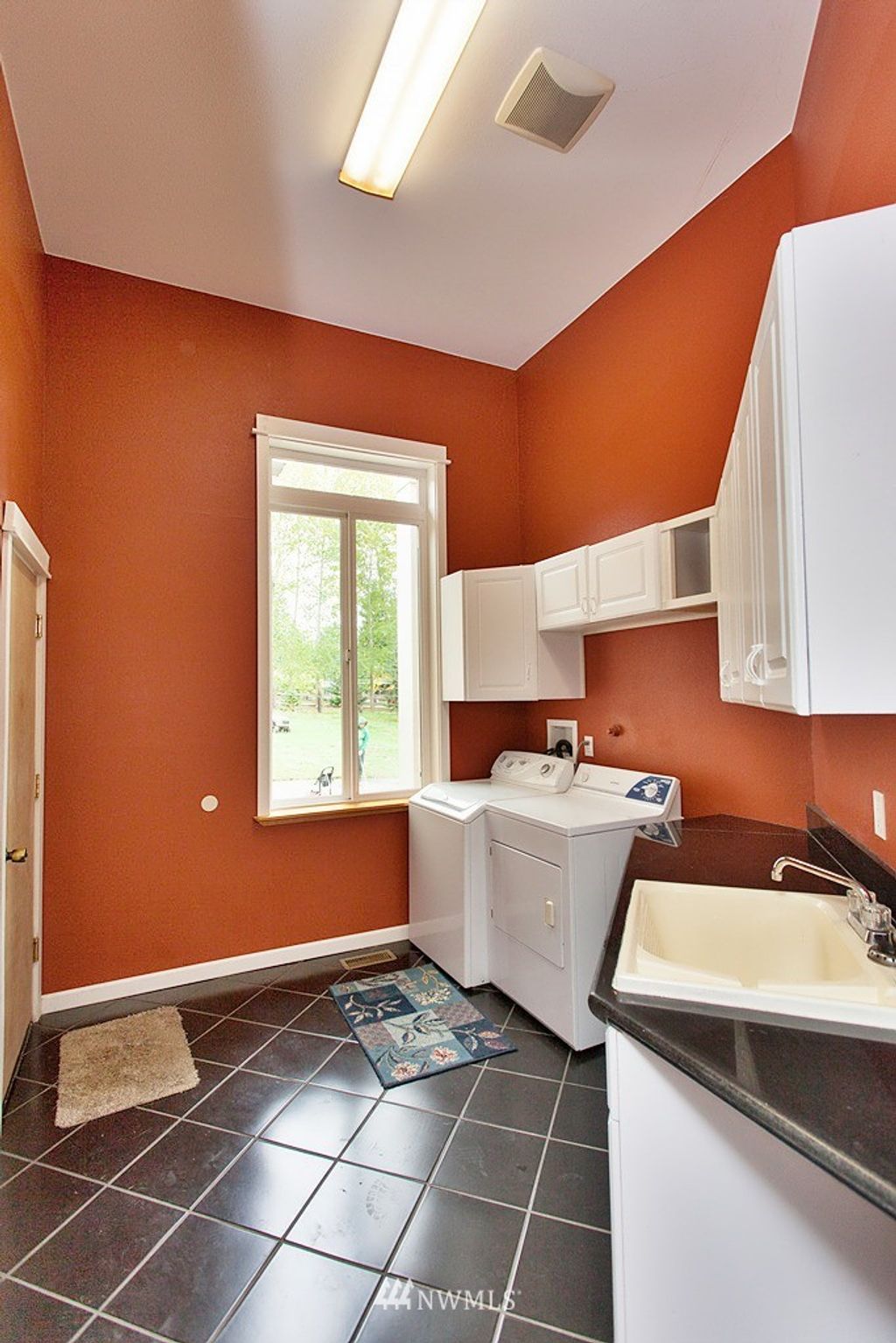 listing image 9361898352478589357