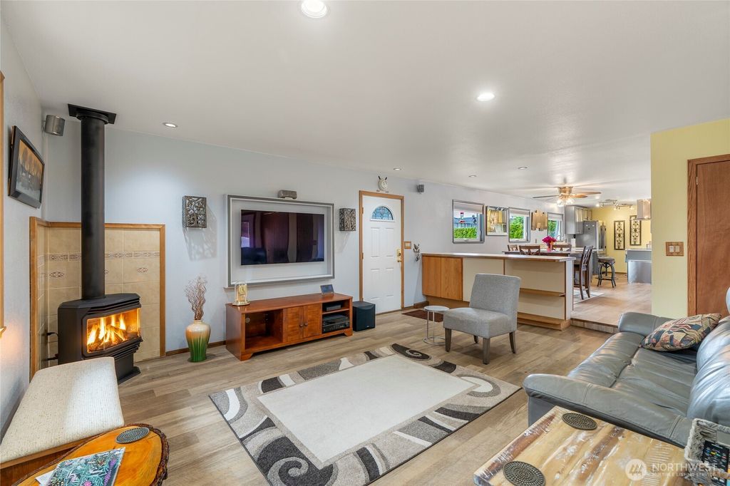 Photo of 24648 96th Avenue S, Kent, WA 98030 (MLS # 2545774)