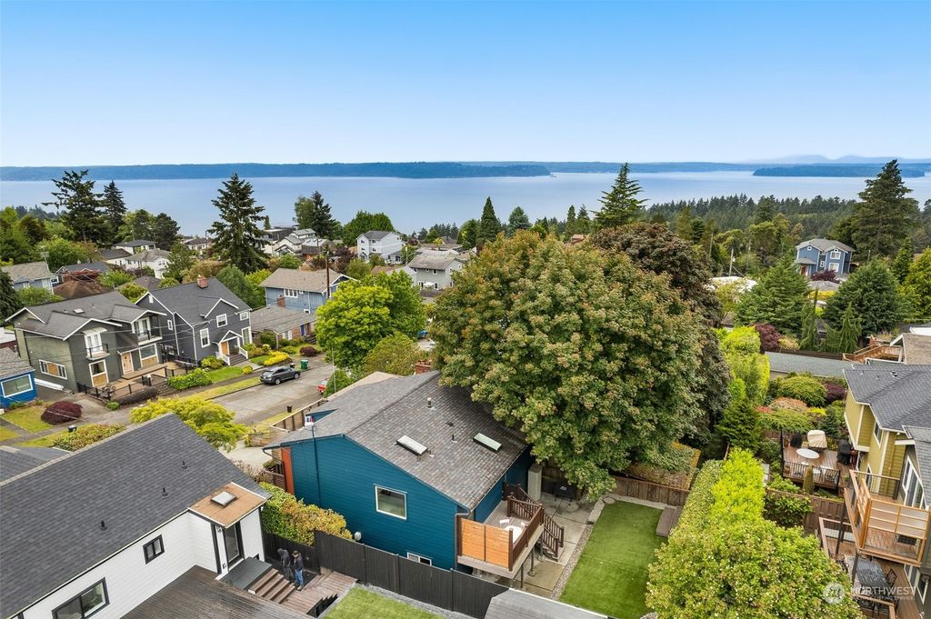 Photo of 4122 SW Southern Street, Seattle, WA 98136 (MLS # 2233942)