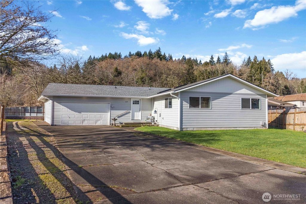 Photo of 119 Monterey Drive, Kelso, WA 98626 (MLS # 2477010)