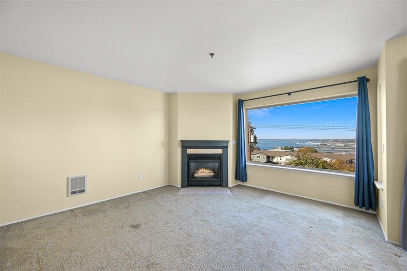 919 High Street 202