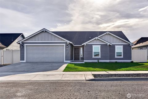 Photo of 108 N Saratoga Way, Moses Lake, WA 98837 (MLS # 2476240)