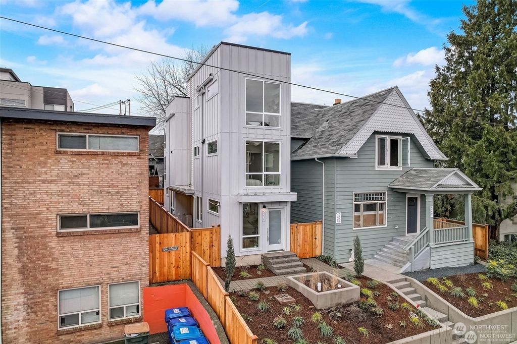 Photo of 5235 Brooklyn Avenue NE, Seattle, WA 98105 (MLS # 2210739)