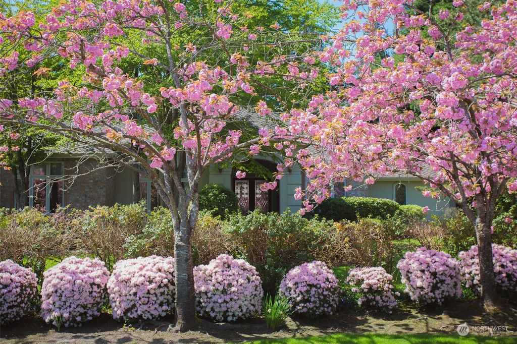 Photo of 5721 125th Lane NE, Kirkland, WA 98033 (MLS # 2176979)