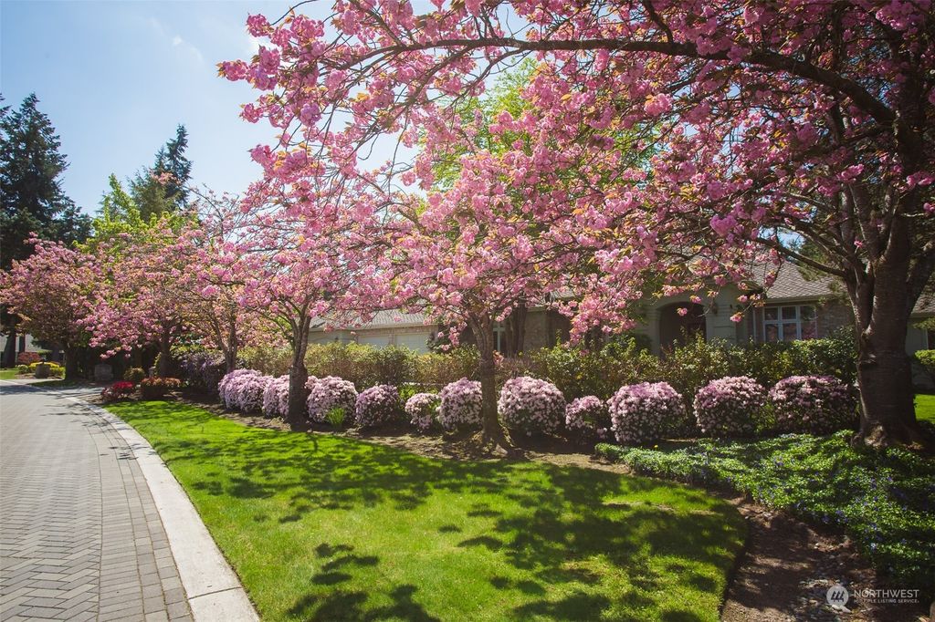 Photo of 5721 125th Lane NE, Kirkland, WA 98033 (MLS # 2176979)