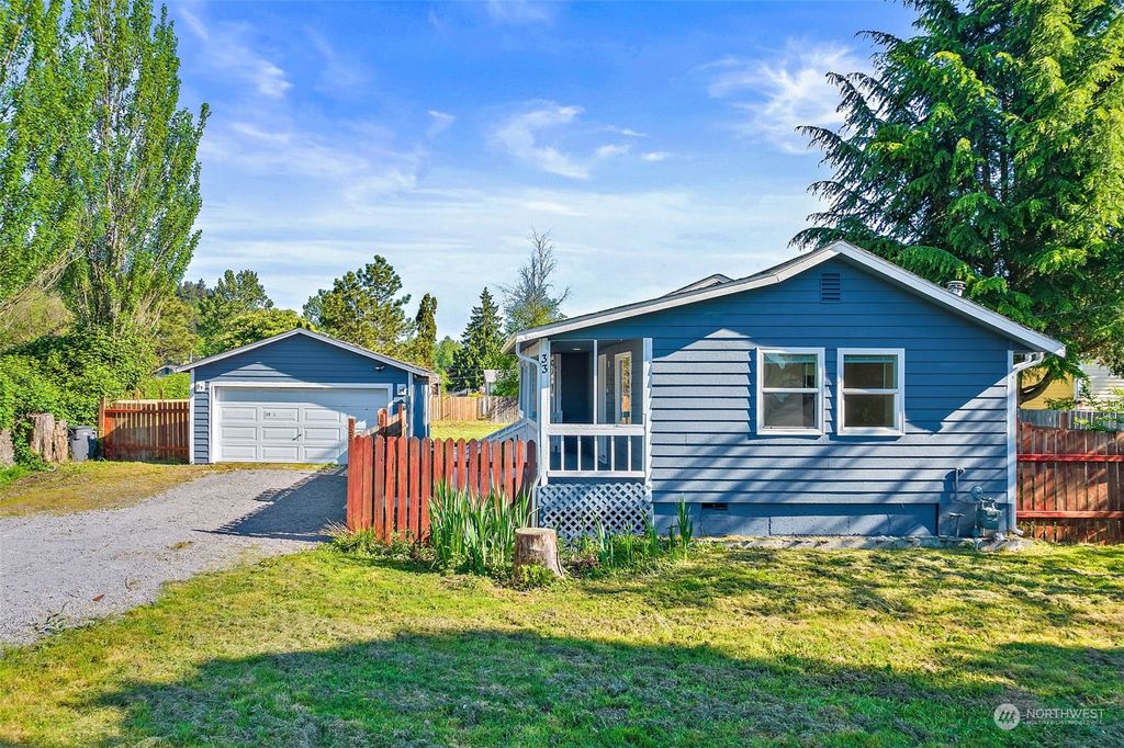 Photo of 33 1st Avenue N, Algona, WA 98001 (MLS # 2237131)