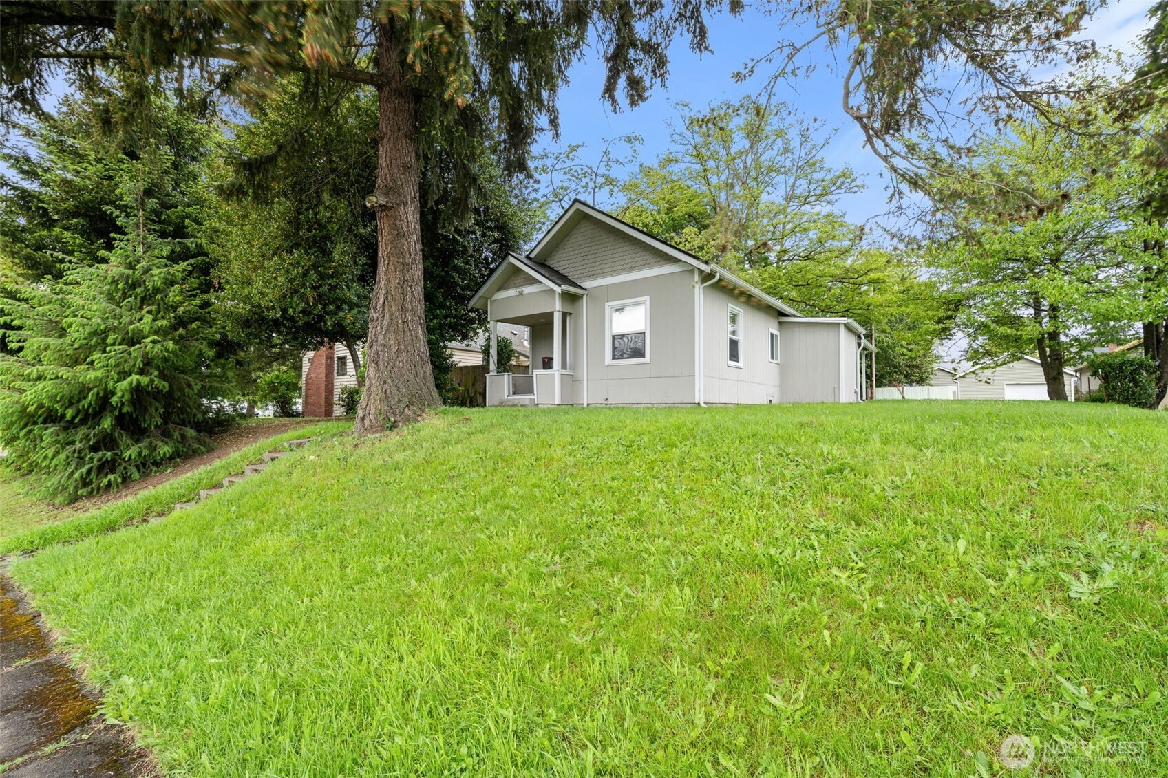 3605 S Cushman Avenue